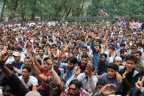Amid shutdown, clashes erupt in Pulwama town against militant’s killing